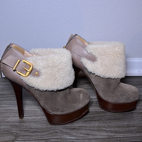Fendi, tan/taupe suede ankle shoots with shearling wool in size 37 - Picture 3 of 7